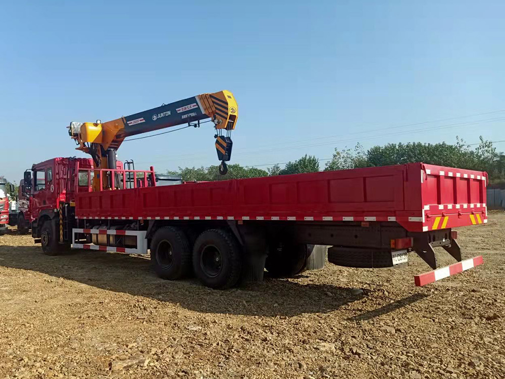 東風(fēng)華神T5后雙橋駿通12噸四節(jié)臂吊機隨車吊