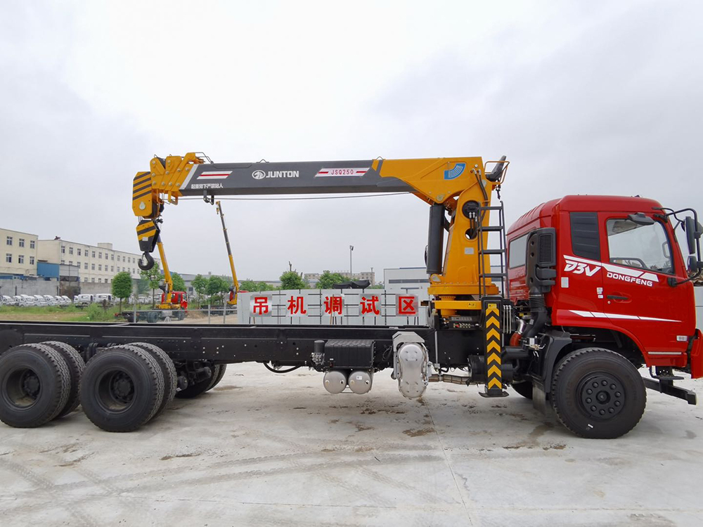 東風(fēng)暢行D3V后八輪駿通12噸5節(jié)臂吊機