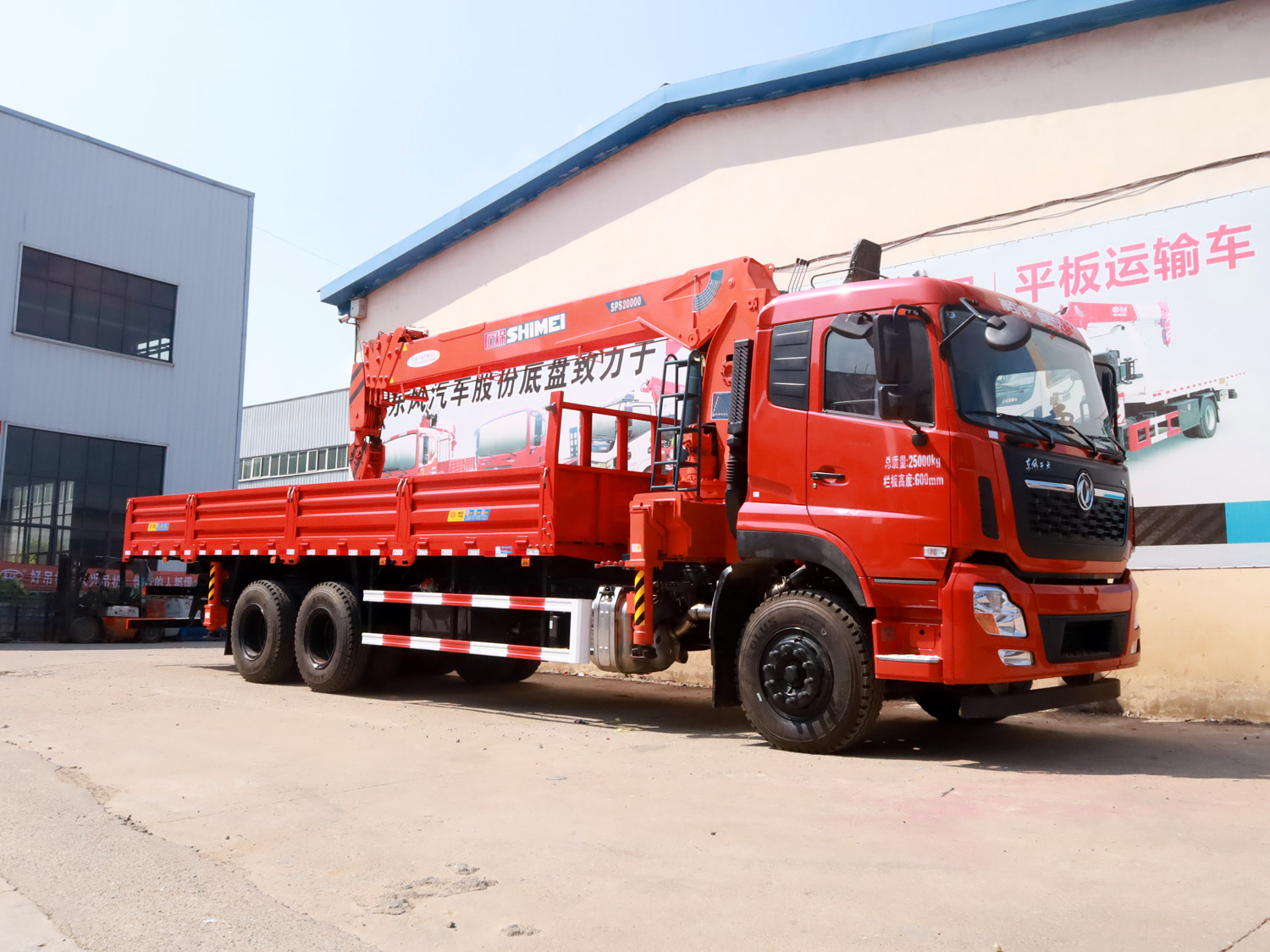 國(guó)六東風(fēng)天龍VL后雙橋上裝石煤12噸直臂式吊機(jī)隨車(chē)吊