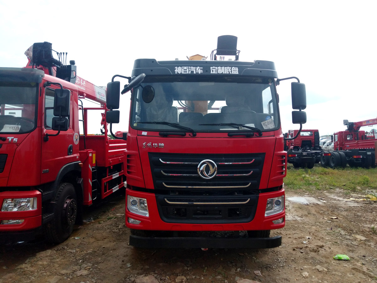 國六東風(fēng)華神F5排半上裝徐工8噸直臂式吊機(jī)隨車吊