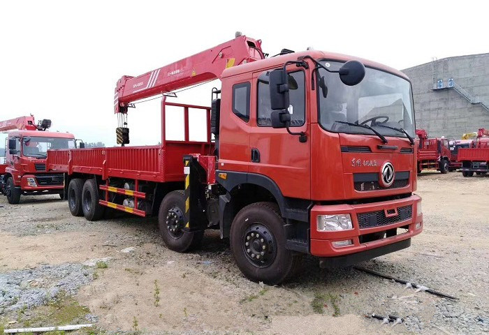 東風(fēng)專(zhuān)底前四后八三一16噸隨車(chē)吊